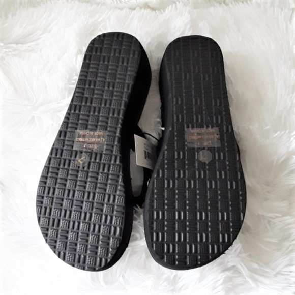 🔴Black Wedge Flip Flop Sandals Embellishments Sz9 - Picture 4 of 8